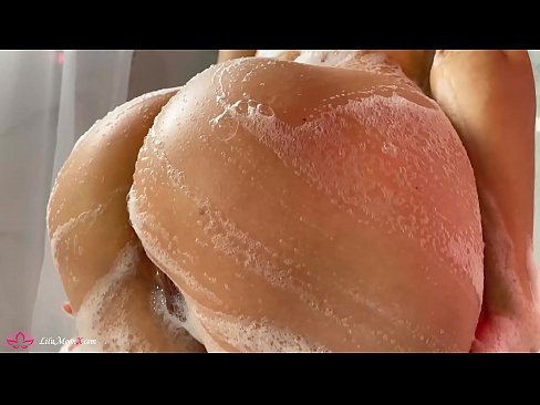 ❤️ Brunette شاور میں شدید orgasm کے لئے وائبریٹر کے ساتھ بلی میں مشت زنی کرتی ہے۔ ❌  سیکس  ❌️